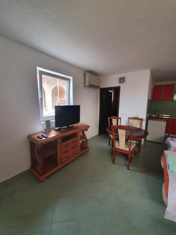 Leni Apartmani Dobre Vode โดบราวอดา ภายนอก รูปภาพ